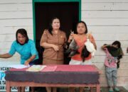 Dukung Program Ketahanan Pangan, Pemdes Tangirang Bagi Ternak Ayam