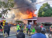 Barak 10 Pintu Dan Satu Rumah Terbakar Jadi Arang