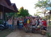 Terapkan Padat Karya, Kades Lawang Tamang Ajak Warga Semenisasi Jalan Desa