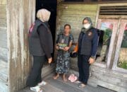 Beginilah Cara Satreskrim Kapuas Berbagi Pada Warga Kurang Mampu