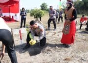 Polres Bartim Bersama jajaran Berkolaborasi Hijaukan Lingkungan dengan Penanaman 3000 Pohon
