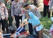 Polres Bartim Berikan Bantuan Air Bersih di Tengah Kemarau Berkepanjangan