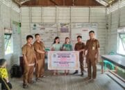 Salurkan BLT-DD Triwulan III, Ini Pesan Kades Tumbang Sirat