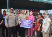 Peduli Korban Kebakaran, Ditlantas Polda Kalteng Bagikan Bantuan Sosial