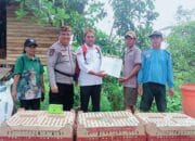Didampingi Aparat, Kades Saka Tamiang Serahkan 1.500 Ekor Bibit Ayam Ternak