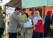 Polda Kalteng dan Polres Seruyan Bagikan Ratusan Sembako Kepada Warga