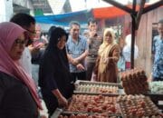 Hari Kedua Ngantor, Pj Bupati Pulang Pisau Terjun ke Pasar Pantau Inflasi