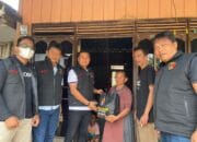 Sambangi Warga Kurang Mampu, Satreskrim Polres Kapuas Berikan Bingkisan Sembako