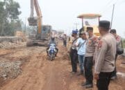 Urai Kemacetan, Wakapolda Kalteng Gatur Lalin di Desa Tanjung Taruna
