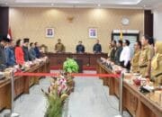 Wagub H. Edy Pratowo dan Ketua DPRD Wiyatno Tandatangani Berita Acara Persetujuan Bersama Terhadap Raperda APBD TA 2024