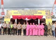 Kapolres Pulang Pisau Bersama Ketua Bhayangkari Berikan Bingkisan 