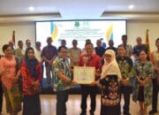 Pemkab Kapuas Terima Anugerah Parahita Ekapraya Kategori Madya