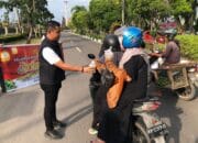 Bagikan Takzil, Begini Satreskrim Polres Kapuas Maknai Ramadhan 1445 H