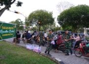 Berbagi Selama Bulan Ramadhan, Korem 102 Panjung Panjung Bagikan Takjil
