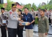 Saling Berbagi, Kapolda Kalteng Bagikan 4.173 Bingkisan Lebaran