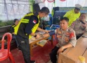 Petugas medis RS Bhayangkara Cek Kesehatan Personel Pos Terpadu Lebaran 2024