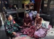 Peduli, Babinsa HST Berikan Perhatian Kepada Warga yang Sakit