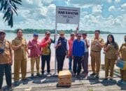 Dislutkan Serahkan Bantuan Gubernur Kalteng Berupa Perlengkapan Pokmaswas di Kabupaten Pulang Pisau
