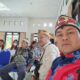 MENDENGARKAN : Semua ahli waris hadir mendengarkan pembacaan keputusan sidang adat yang di lakukan di kecamatan Tualan hulu,