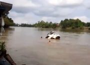Mobil Tercebur di Sungai Katingan, Satu Orang Hilang