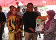 Pj Bupati Pulpis Dampingi Wagub Edy Buka Kegiatan Pasar Murah