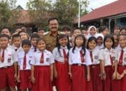 Pantau Hari Pertama Sekolah Pasca Libur, Ini Pesan Pj Bupati Gumas Herson