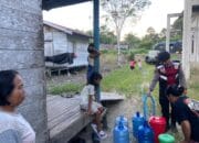 Satsamapta Polres Barsel Distribusikan Air Bersih Untuk Masyarakat