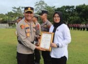 Kapolres Lamandau Serahkan Piagam Penghargaan Bagi Personel Berprestasi