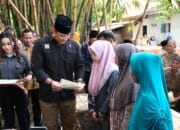Program PTSL, Menteri AHY Serahkan 52 Sertifikat Tanah di Pasuruan