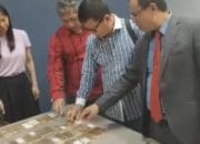 Polisi Bersama Kuasa Hukum PT IPP Sita Puluhan Kilogram Emas Terkait Dugaan TPPU oleh David Wongso