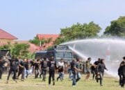 Sinergitas TNI-Polri, Sispamkota Latihan Gabungan Menuju Pilkada Aman dan Damai