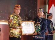 Peduli Penyiaran, Gubernur Kalteng Terima Piagam Penghargaan