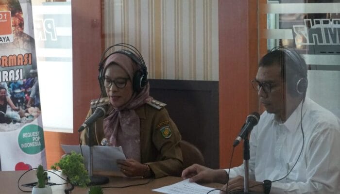 Pj Wali Kota Palangka Raya Baca Berita di RRI, Meriahkan Hari Radio Nasional ke-79