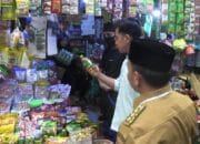 Blusukan ke Pasar Kahayan, Wapres Gibran Bagikan Susu dan Paket Sembako Gratis