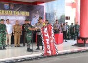 Kapolda Kalteng Bersama Pangdam XII/Tpr Distribusikan 1000 Paket BANSOS Untuk Masyarakat