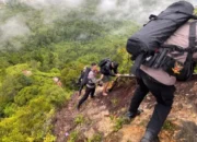 Brimob Kalteng Cepat Evakuasi Warga yang Tersambar Petir di Gunung Unsung Mura