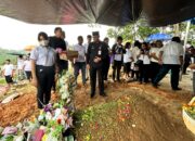 Pj Sekda Barut Pimpin Upacara Pemakaman Mantan Wakil Bupati Ompie Herby