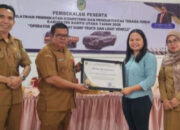 Dukung Program Ketenagakerjaan, Disnakertranskop UKM Barut Berikan Penghargaan