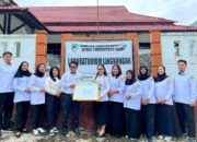 Laboratorium Lingkungan DLH Barut Terima Akreditasi Pengujian air