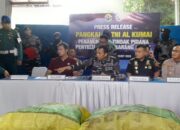 Pangkalan TNI AL Kumai Berhasil Gagalkan Penyeludupan Baju Bekas Asal Malaysia