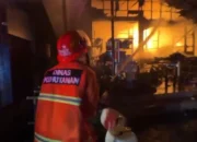 Toko Sembako di Pahandut Seberang Ludes Terbakar