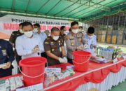 Wakapolres Hadiri Pemusnahan Barang Bukti di Kantor Kejari Kobar
