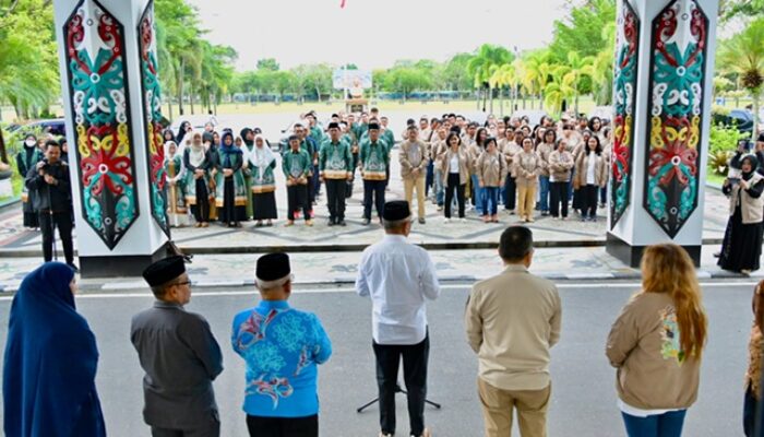 Plt. Sekda Kalteng Resmi Lepas Peserta Perjalanan Religi 2025