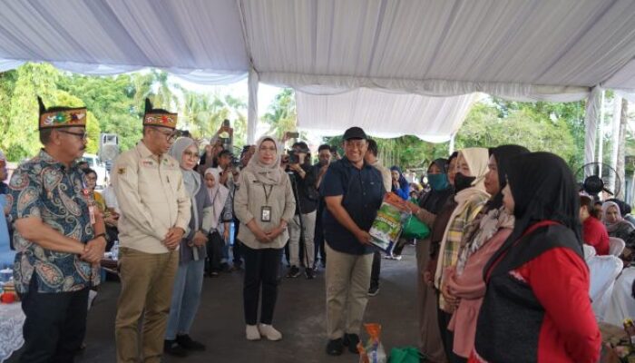 3.000 Paket Sembako Gratis Dibagikan di Istana Isen Mulang