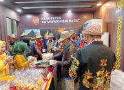 Bupati Nurhidayah Kunjungi Stan Kobar di Kalteng Expo 2025