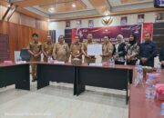 KPU Serahkan Sisa Anggaran Hibah Pilkada Kapuas
