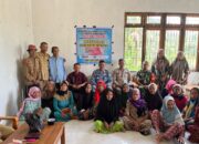 Salurkan BLT-DD, Ini Pesan Kades Saka Tamiang Pada 35 KPM