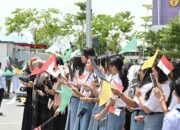 Sambutan Meriah Pelajar Palangka Raya Iringi Kembalinya Gubernur Agustiar Sabran ke Kalteng