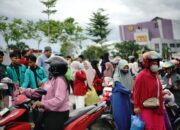 1.000 Takjil untuk Warga: Mahasiswa UMPR dan TP-PKK Kalteng Tebar Semangat Ramadan