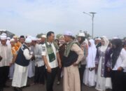 Bupati Ahmad Rifa’i Sambut Hangat Kedatangan Jamaah Haji Pulang Pisau 2025